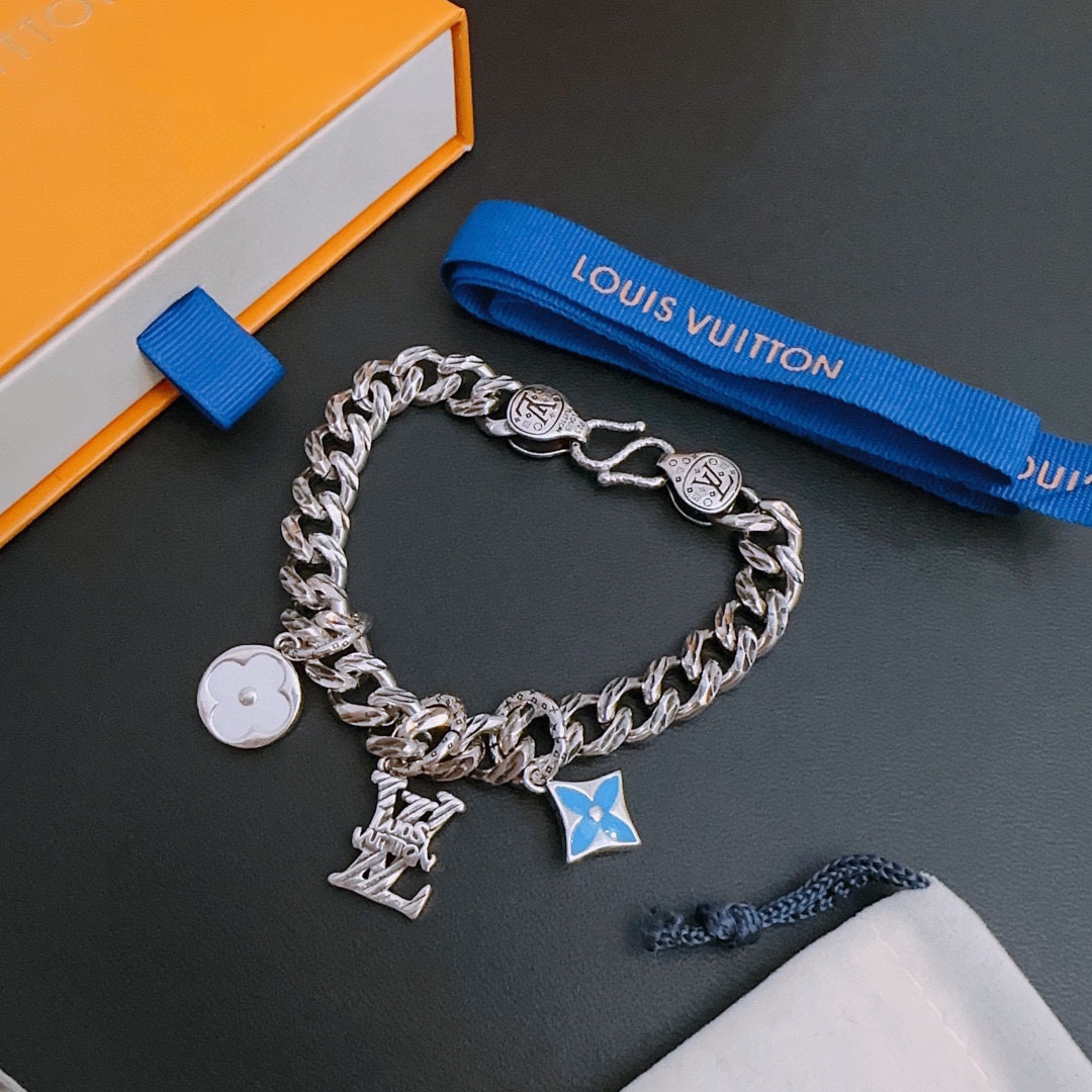 LV Bracelet 03lyr435